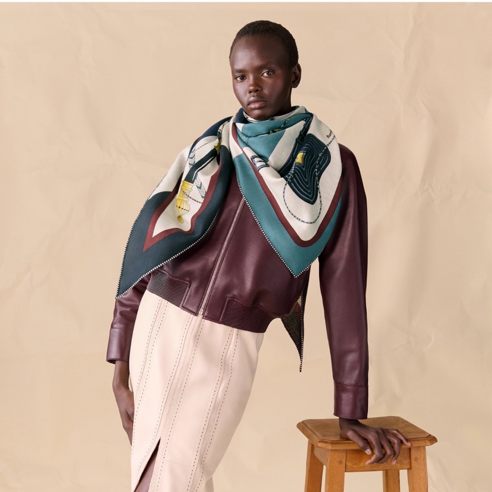 Hermes Cashmere Blend Giant Triangle - Picture 6 of 7